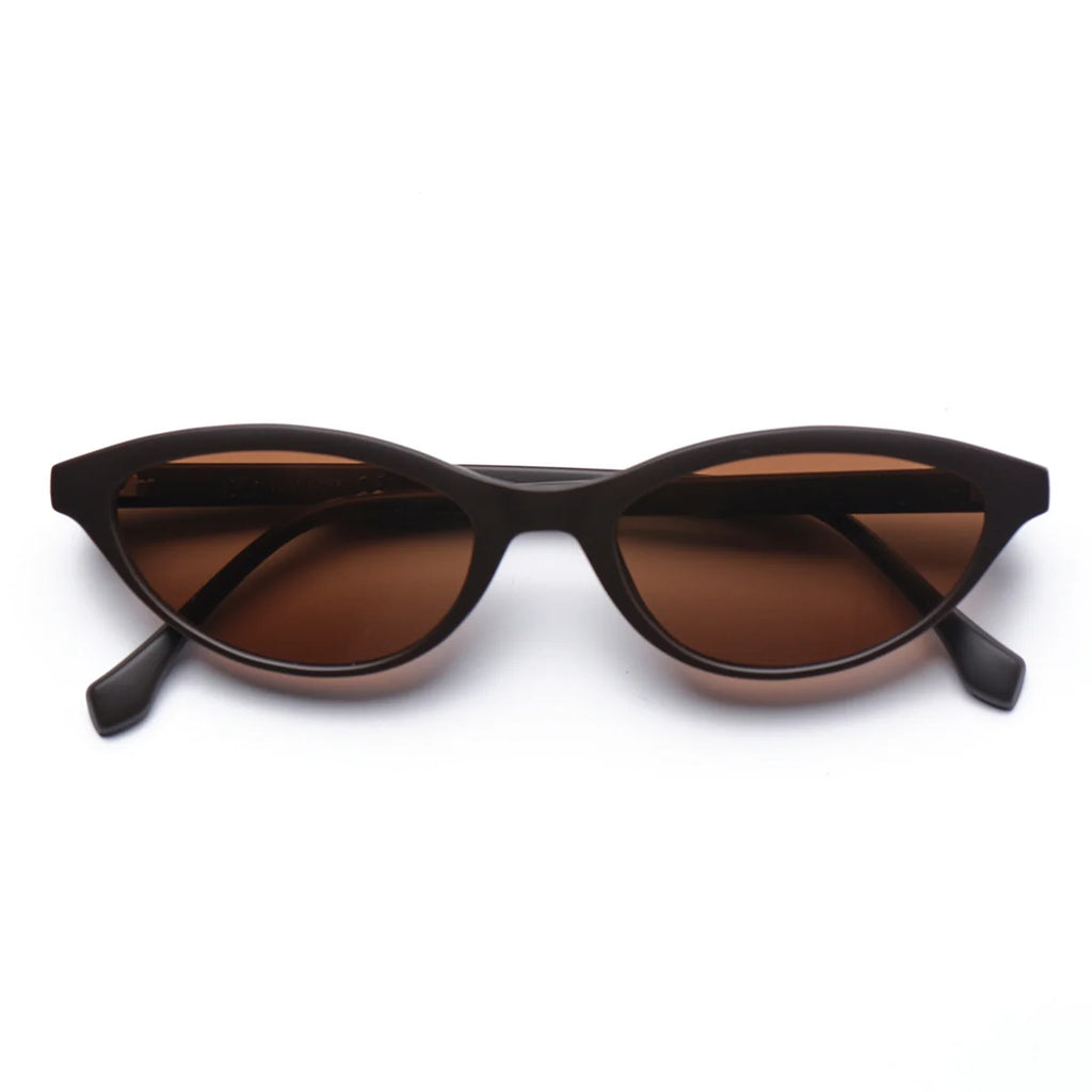 OS Sunglasses Aden Chocolate με καφέ σκελετό και καφέ φακούς, κοντινή μπροστινή όψη