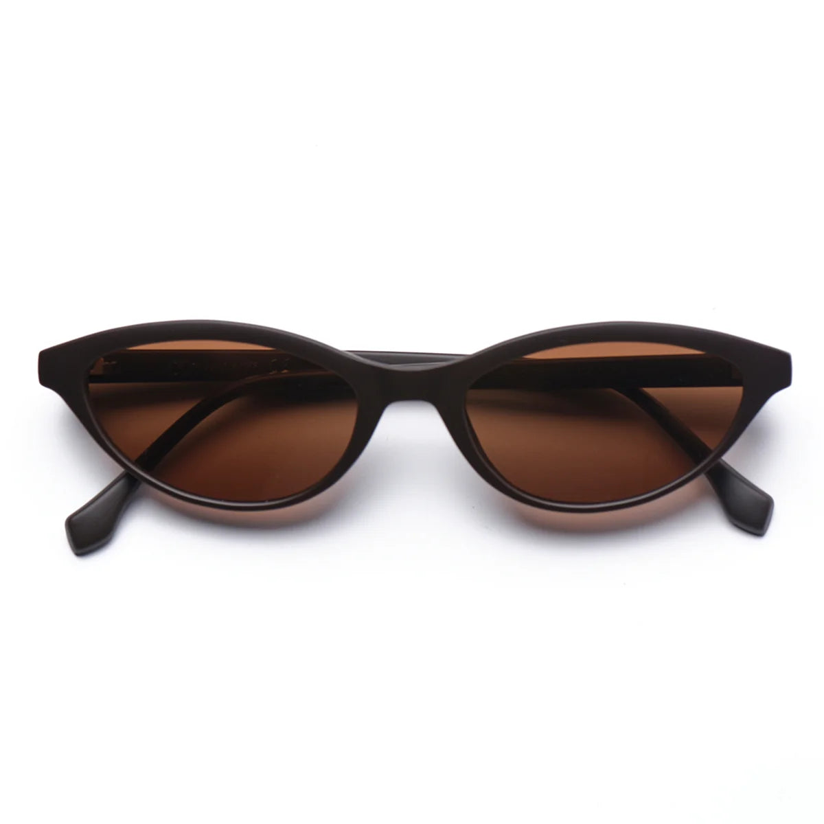 OS Sunglasses Aden Chocolate με καφέ σκελετό και καφέ φακούς, κοντινή μπροστινή όψη