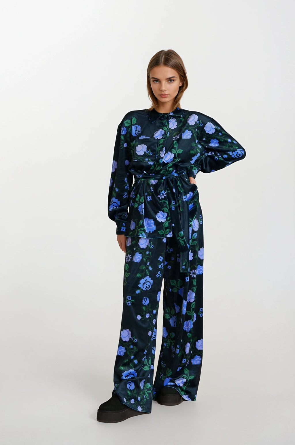 Georgina Trikogia | Pixel Rose Blue Velvet Set