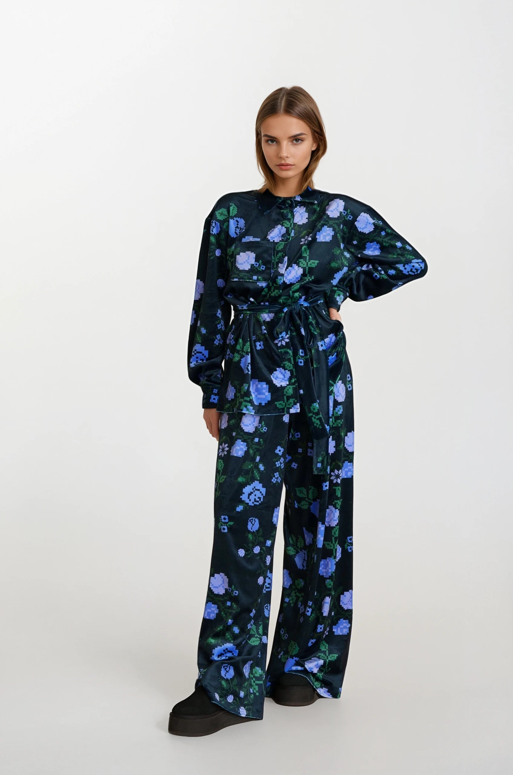 Georgina Trikogia | Pixel Rose Blue Velvet Set